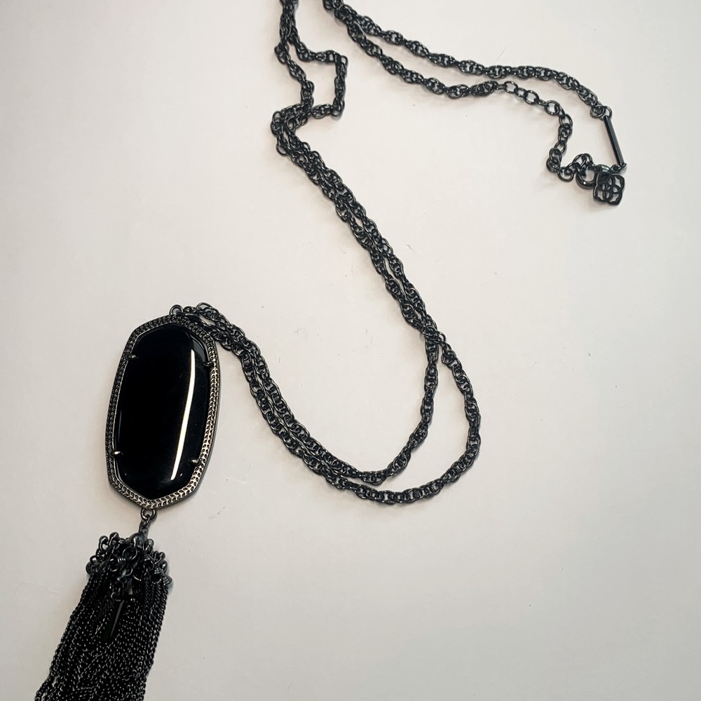 Kendra Scott necklace